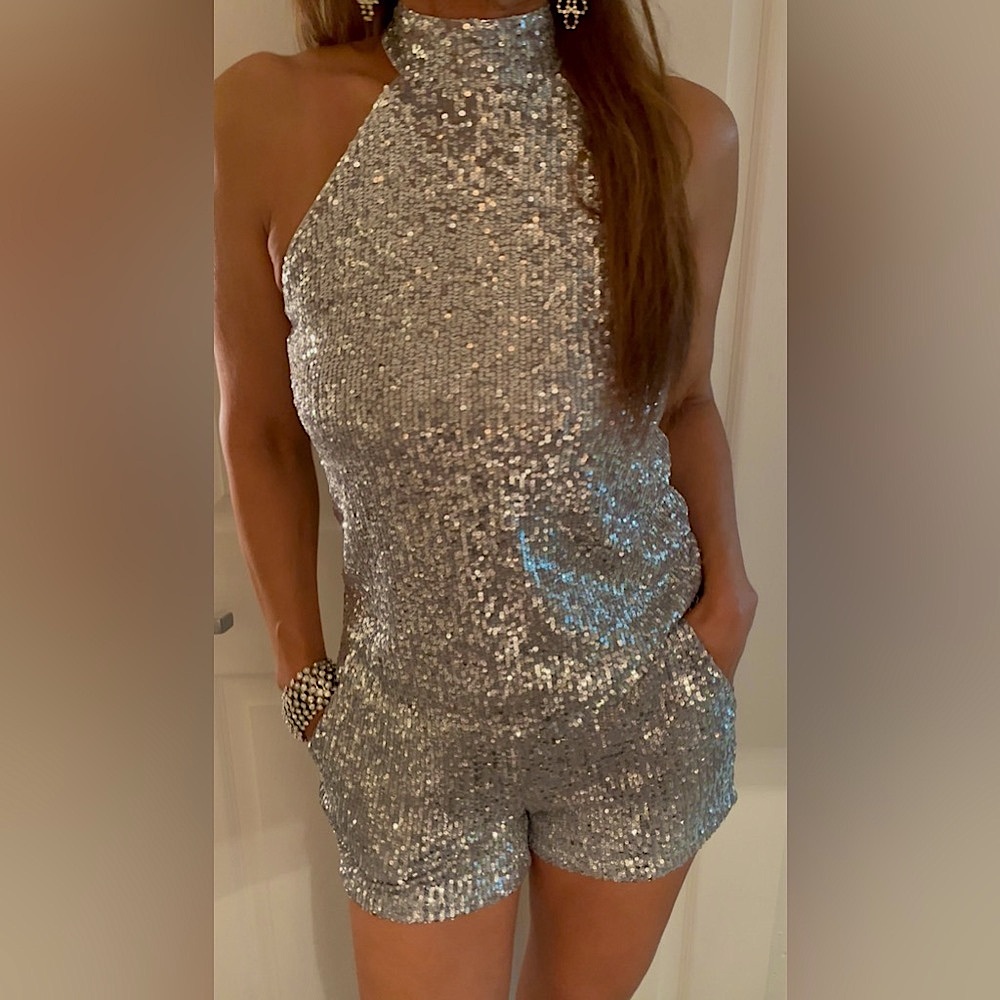 💍💎CABLE & GAUGE 2 PC SILVER SEQUIN SHORT & TANK TOP SET🩶🩶🩶NWT